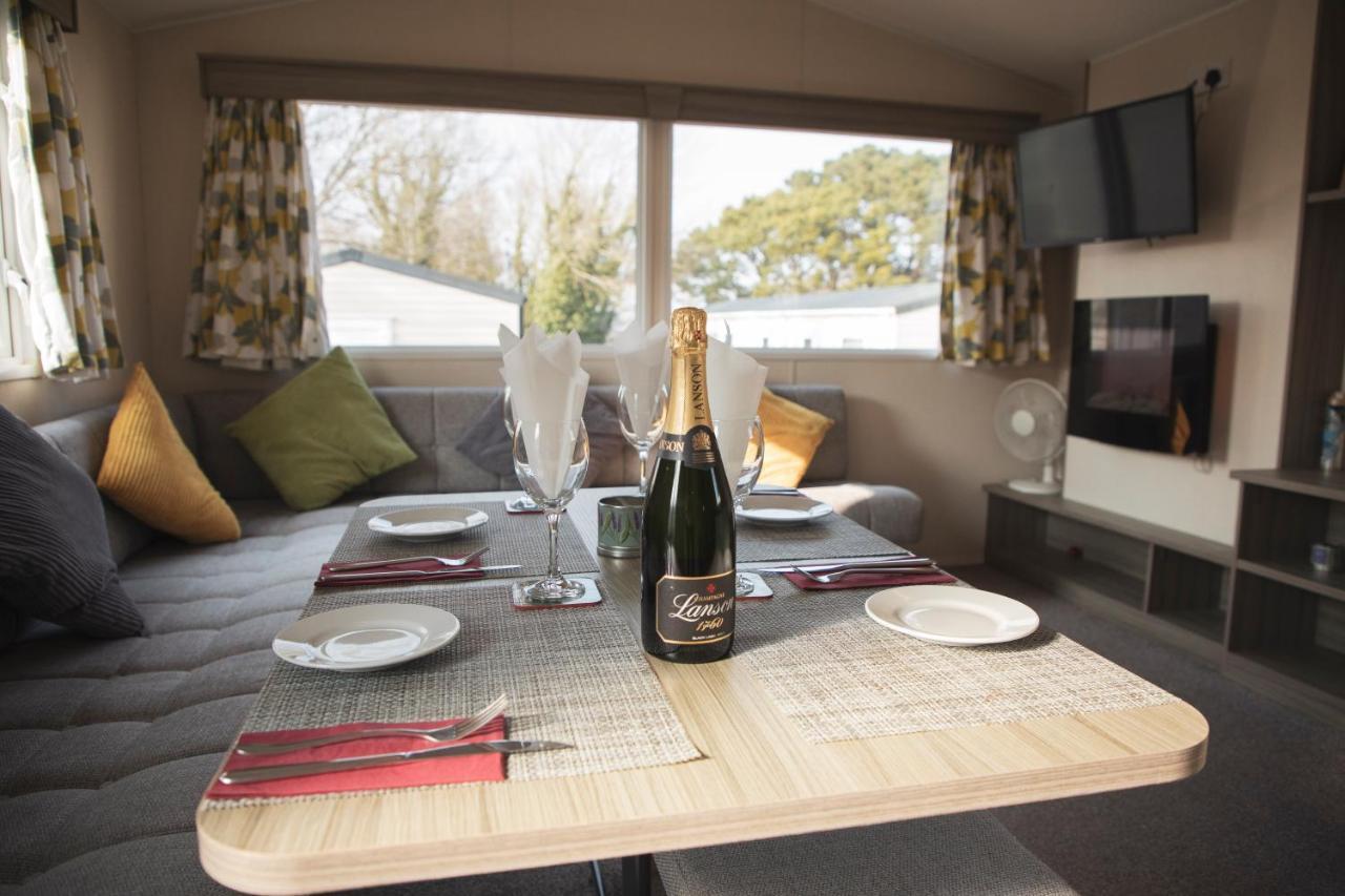 41 Orchard Bank, 3 Bed, Rockley Park Poole Villa Bagian luar foto