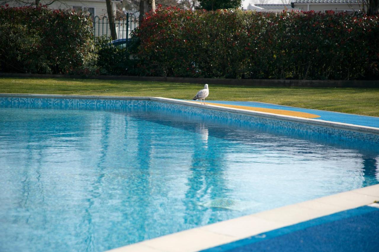 41 Orchard Bank, 3 Bed, Rockley Park Poole Villa Bagian luar foto